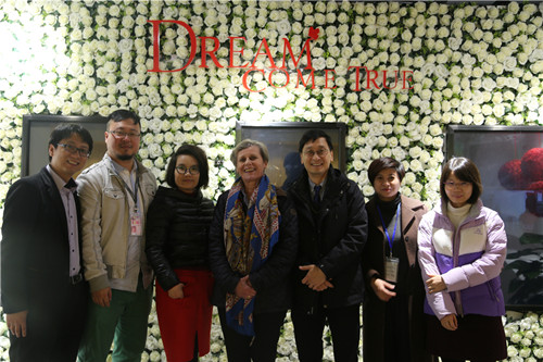 國際化妝品化學(xué)師聯(lián)合會(huì)會(huì)長(zhǎng)率專家團(tuán)蒞臨棟方參觀交流